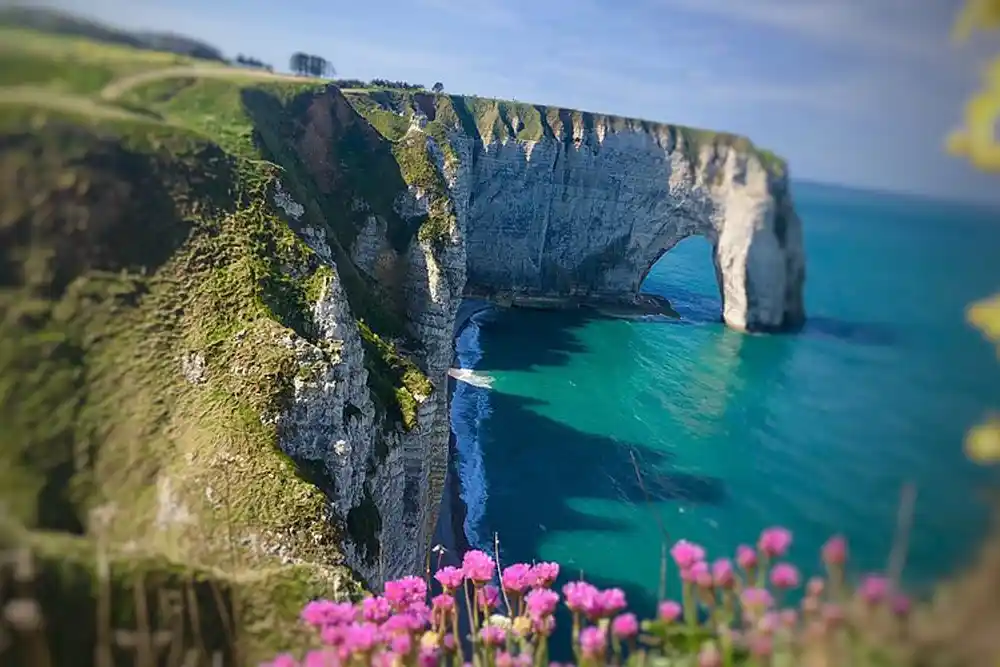 How to get from Paris airports to Hotel Santa Fe